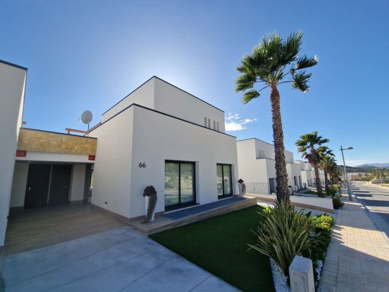 Villa for Sale in Monforte Del Cid, Alicante 1