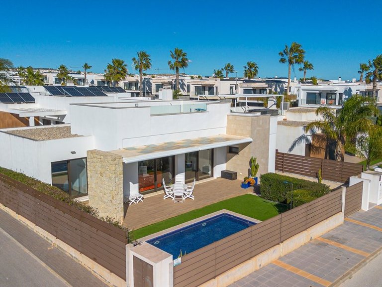 Villa for Sale in Vistabella Golf, Alicante 31