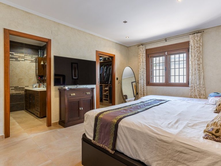 Villa for Sale in Los Montesinos, Alicante 10