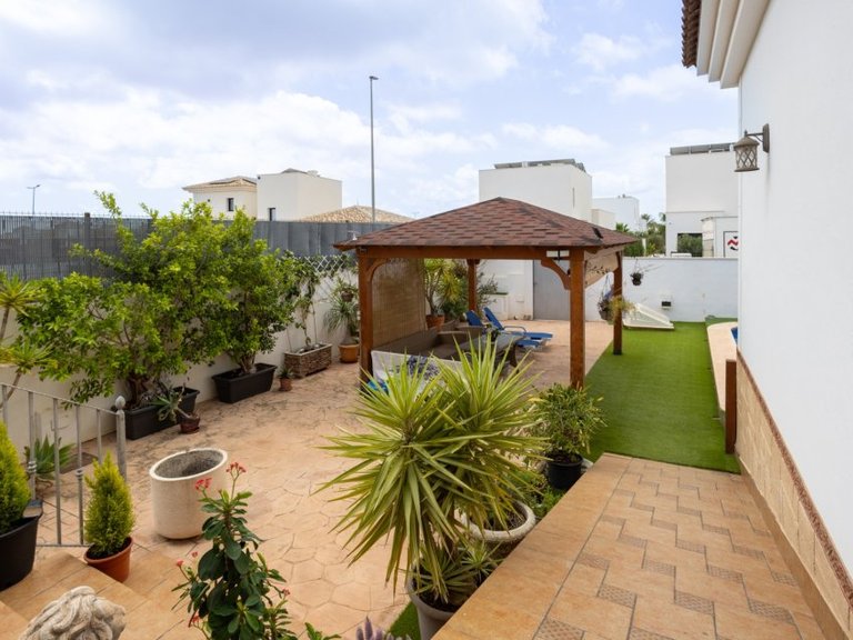 Villa for Sale in Los Montesinos, Alicante 31