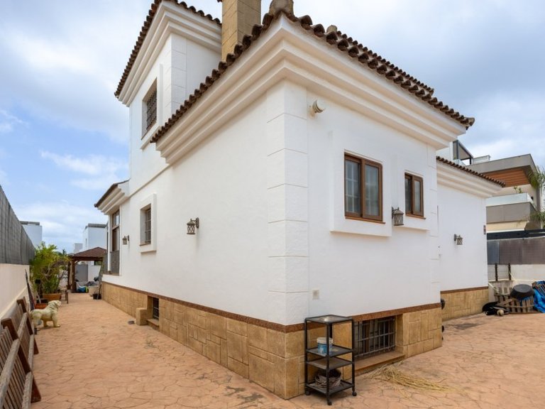 Villa for Sale in Los Montesinos, Alicante 45