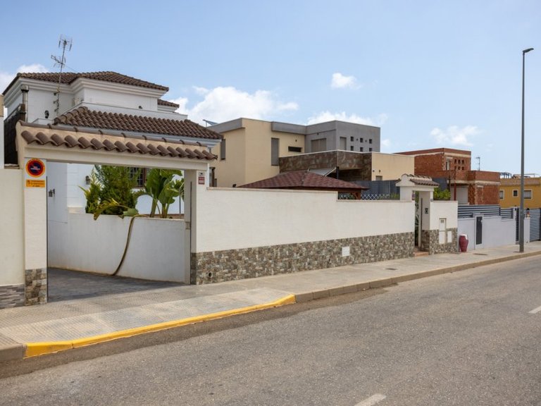 Villa for Sale in Los Montesinos, Alicante 50