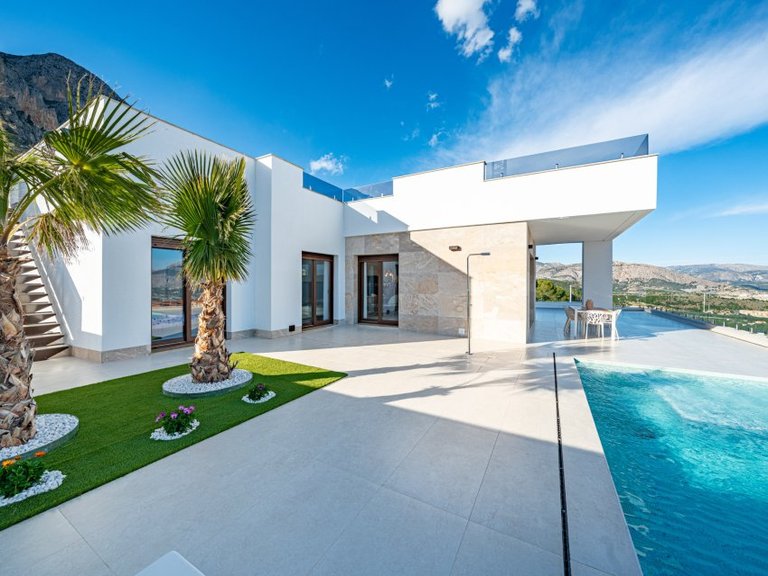 Villa for Sale in Polop, Alicante 1
