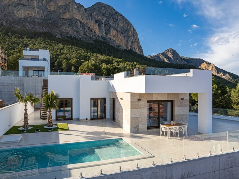 Villa for Sale in Polop, Alicante 2