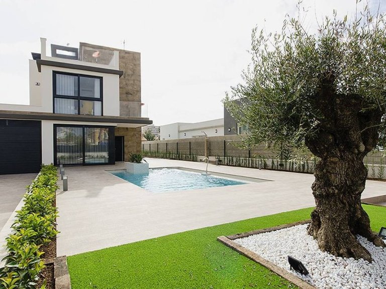 Villa for Sale in Dehesa De Campoamor, Alicante 1