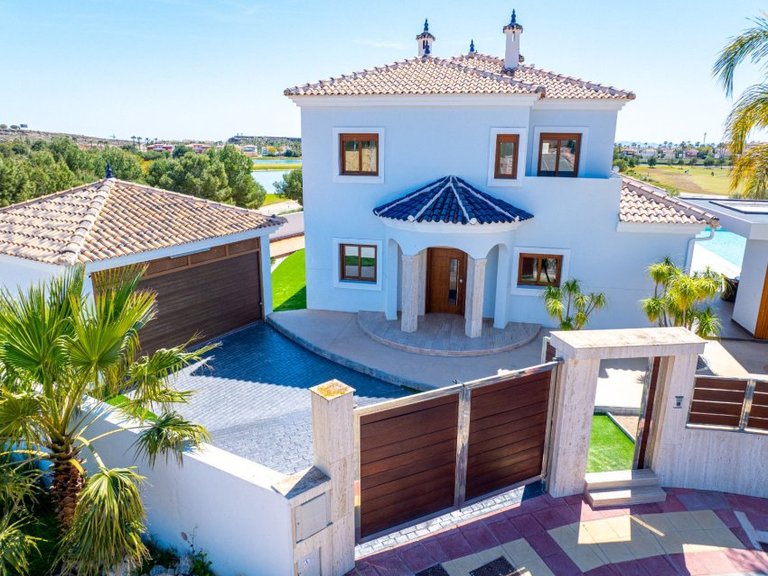Villa for Sale in Altaona Golf And Country Village, Murcia 8