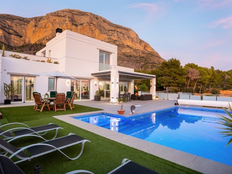Villa for Sale in Jávea / Xàbia, Alicante 2