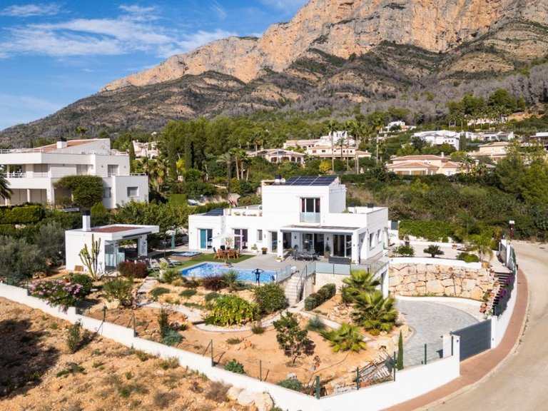 Villa for Sale in Jávea / Xàbia, Alicante 3
