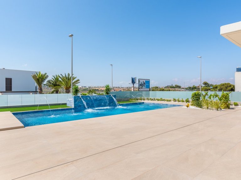 Villa for Sale in Dehesa De Campoamor, Alicante 5