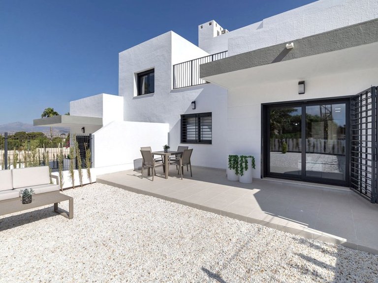 Villa for Sale in Busot, Zona Bonalba Golf (alicante), Alicante 16