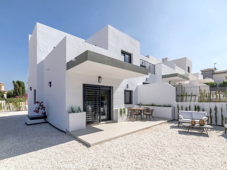 Villa for Sale in Busot, Zona Bonalba Golf (alicante), Alicante 10