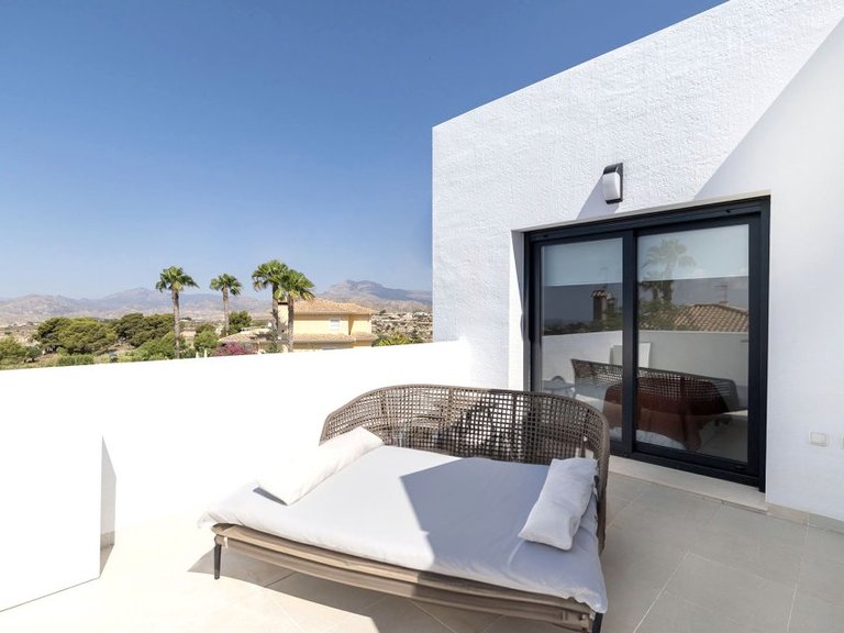Villa for Sale in Busot, Zona Bonalba Golf (alicante), Alicante 8