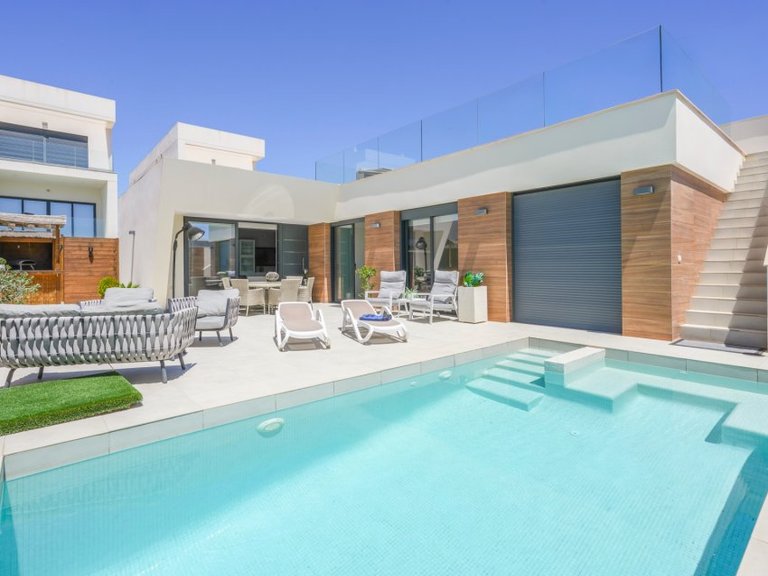 Villa for Sale in Benijofar, Alicante 1