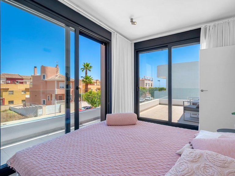Villa for Sale in Guardamar Del Segura, Alicante 32