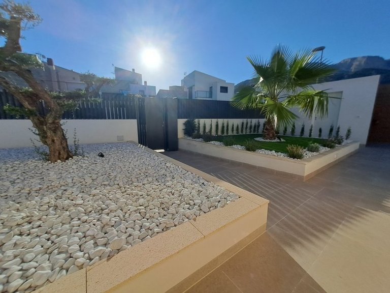 Villa for Sale in Polop, Alicante 38