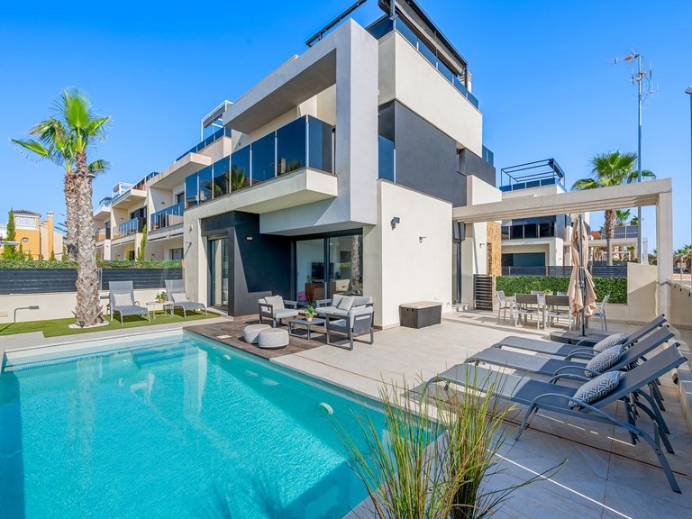Villa for Sale in Lomas de Cabo Roig, Orihuela Costa, Alicante 1