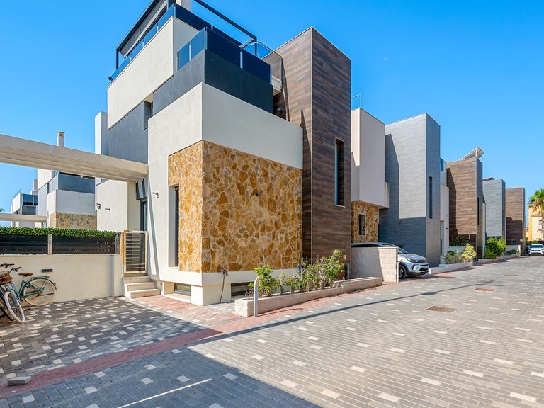 Villa for Sale in Lomas de Cabo Roig, Orihuela Costa, Alicante 42