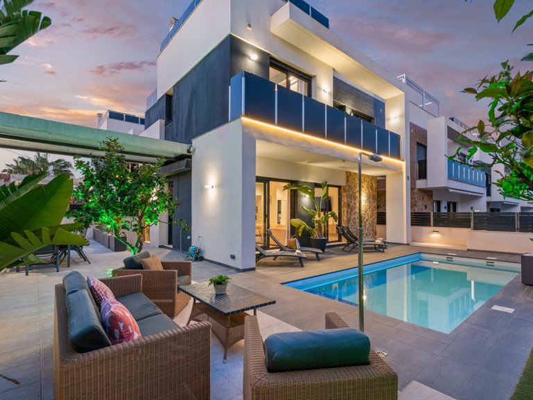 Villa for Sale in Lomas de Campoamor, Orihuela Costa, Alicante 1