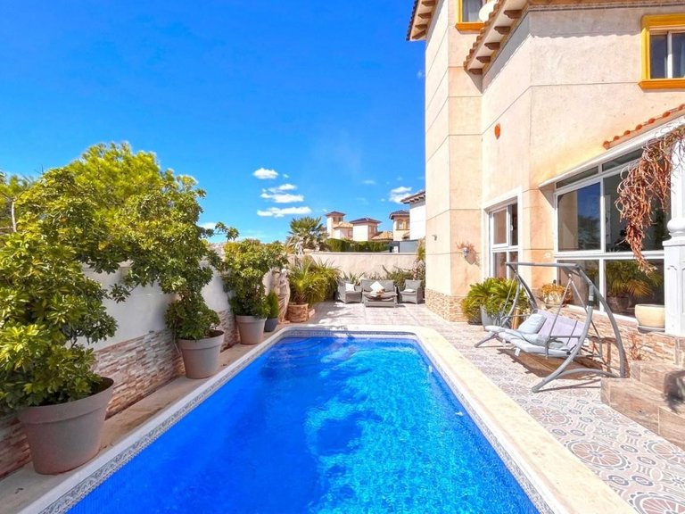 Villa for Sale in Costa Blanca La Zenia, Alicante 11