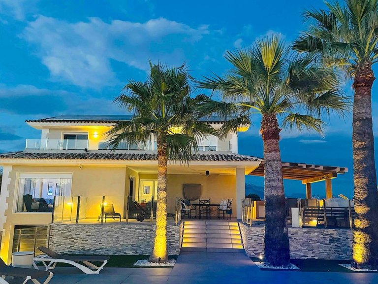 Villa for Sale in Costa Blanca Alfas Del Pi, Alicante 1