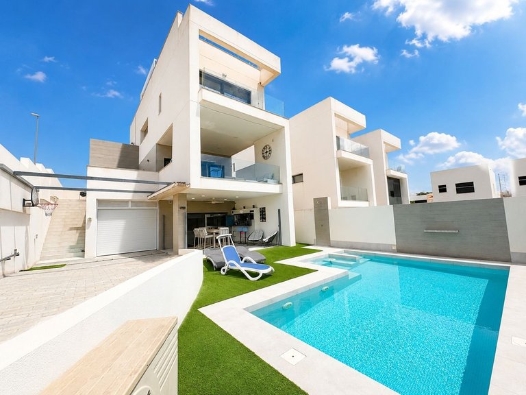 Villa for Sale in Costa Blanca Benijofar, Alicante 1