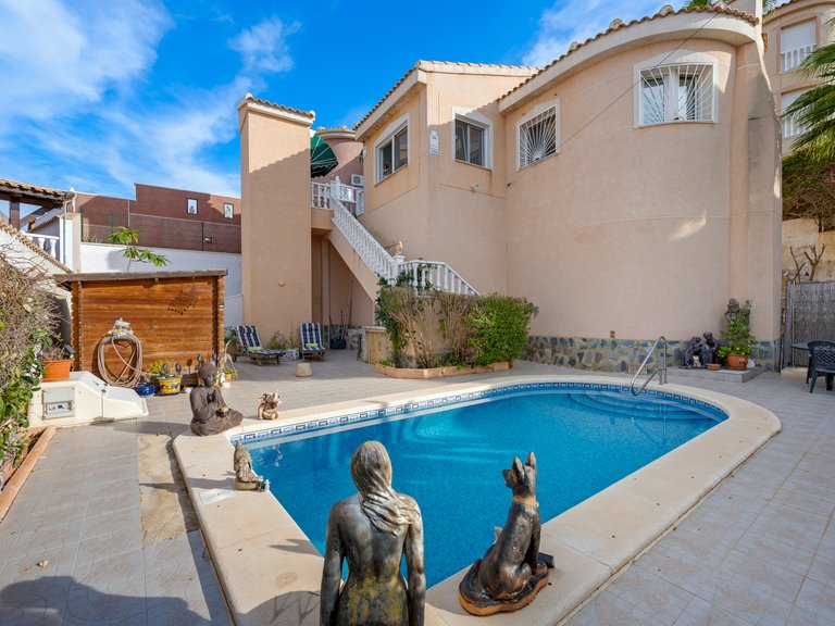 Villa for Sale in Ciudad Quesada/rojales, Alicante 1