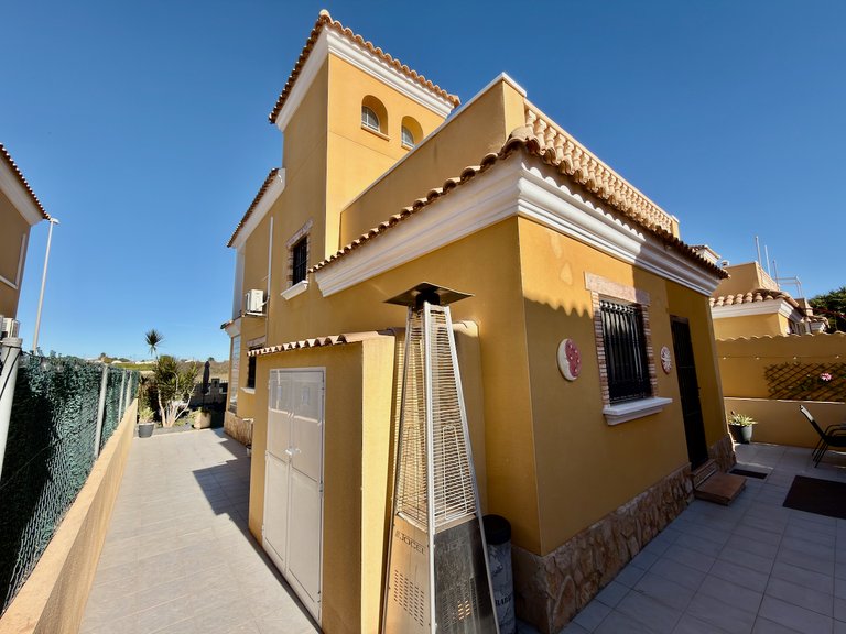 Villa for Sale in Guardamar, Alicante 26