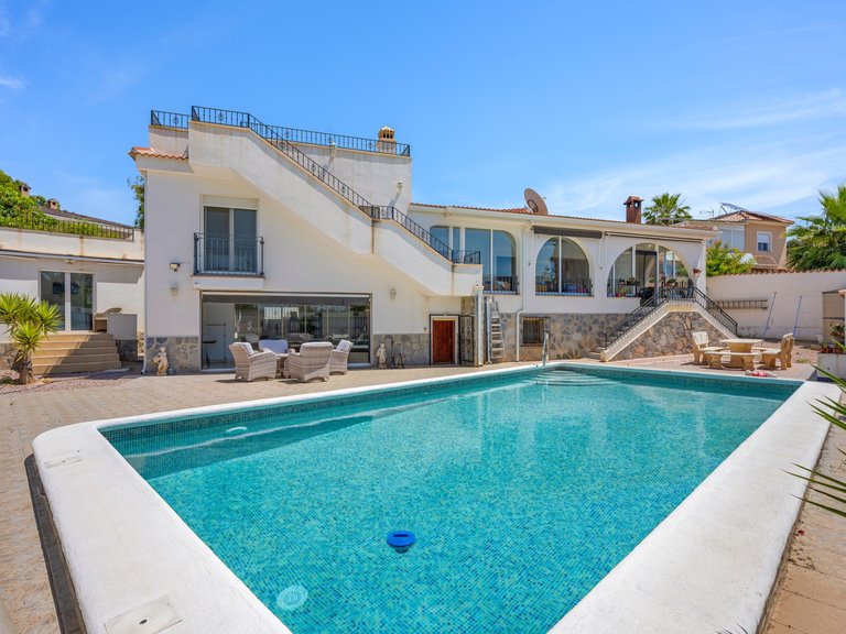 Villa for Sale in Ciudad Quesada/rojales, Alicante 1