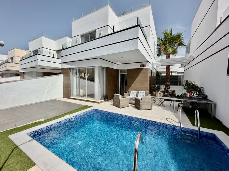 Villa for Sale in Ciudad Quesada/rojales, Alicante 1