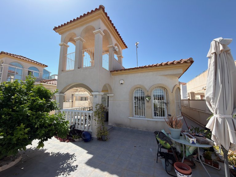 Villa for Sale in Algorfa, Alicante 1