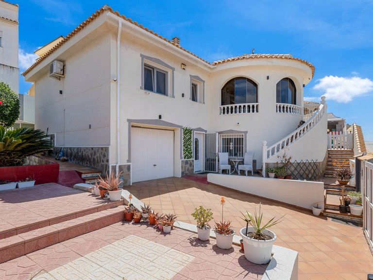 Villa for Sale in Benijofar, Benijófar, Alicante 1
