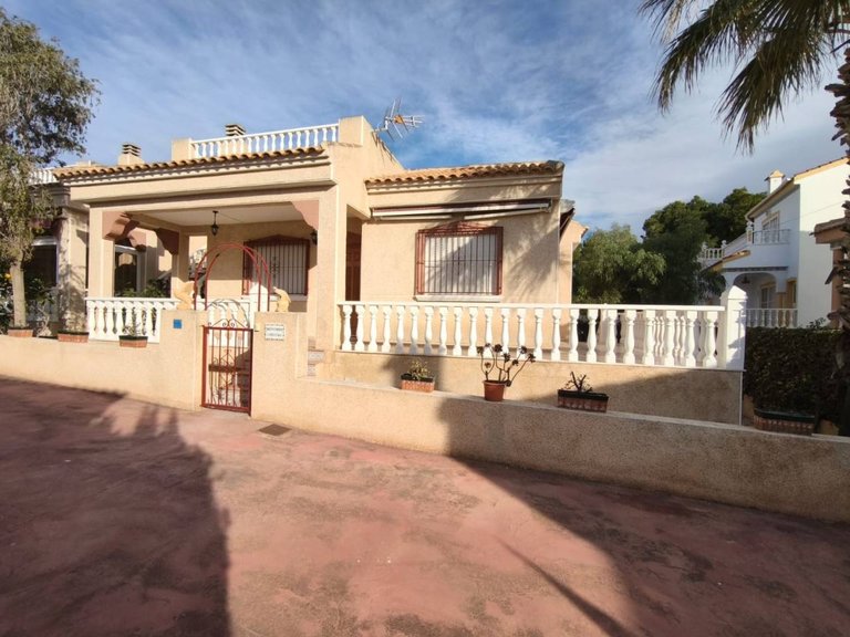 Villa for Sale in Algorfa, Alicante 1