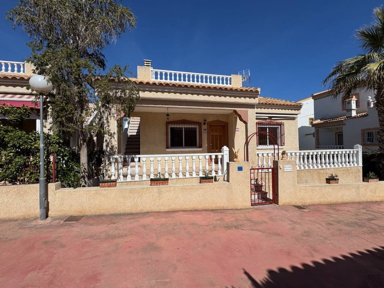 Villa for Sale in Montemar, Algorfa, Alicante 1