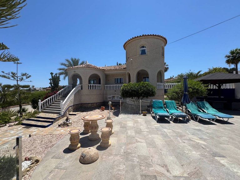 Villa for Sale in Lomas De La Juliana, Algorfa, Alicante 1