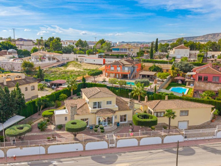 Villa for Sale in Castillo De Montemar, Algorfa, Alicante 1