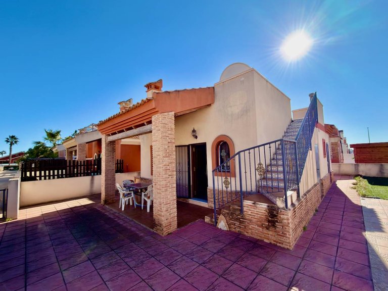 Villa for Sale in El Raso, Guardamar Del Segura, Alicante 1