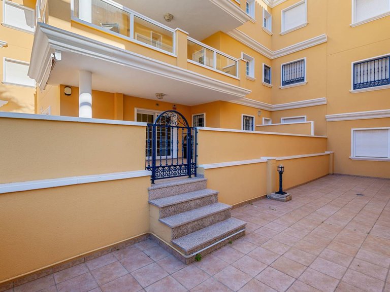 Apartment for Sale in Cabo Roig, Alicante 21