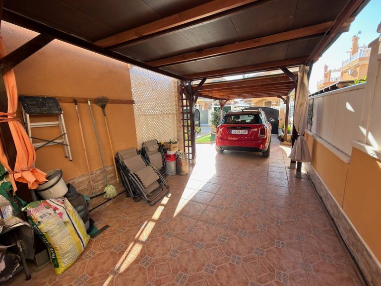 Villa for Sale in Lo Crispin, Alicante, 17