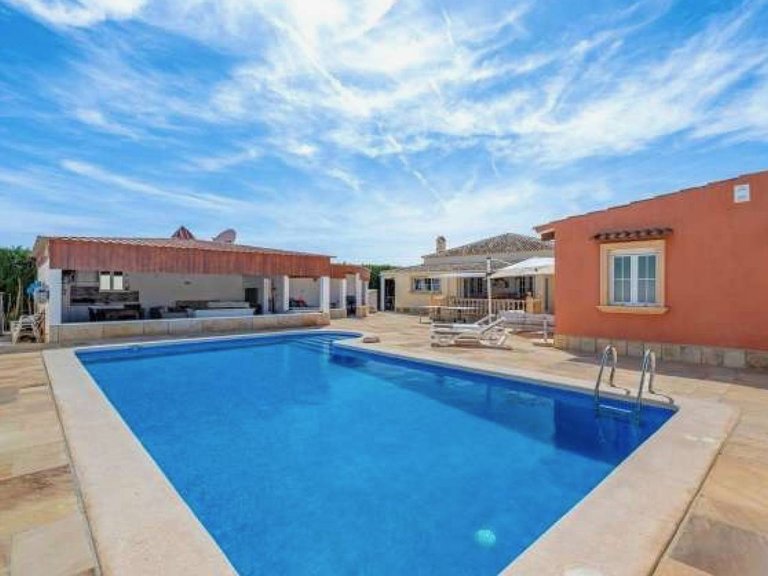 Villa for Sale in Almoradi, Alicante, 33