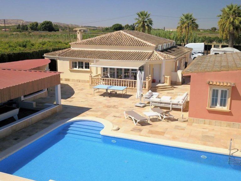 Villa for Sale in Almoradi, Alicante, 1