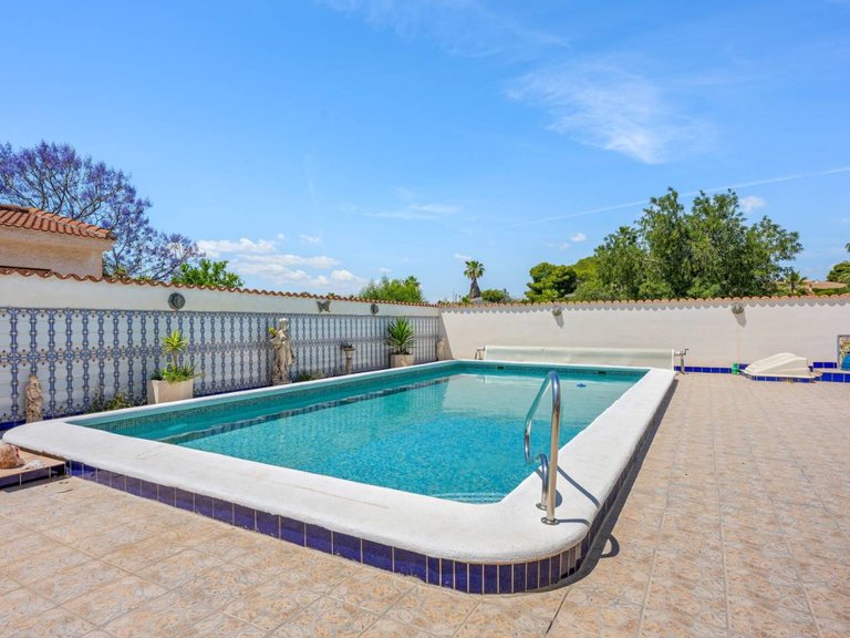 Villa for Sale in Ciudad Quesada, Alicante, 26