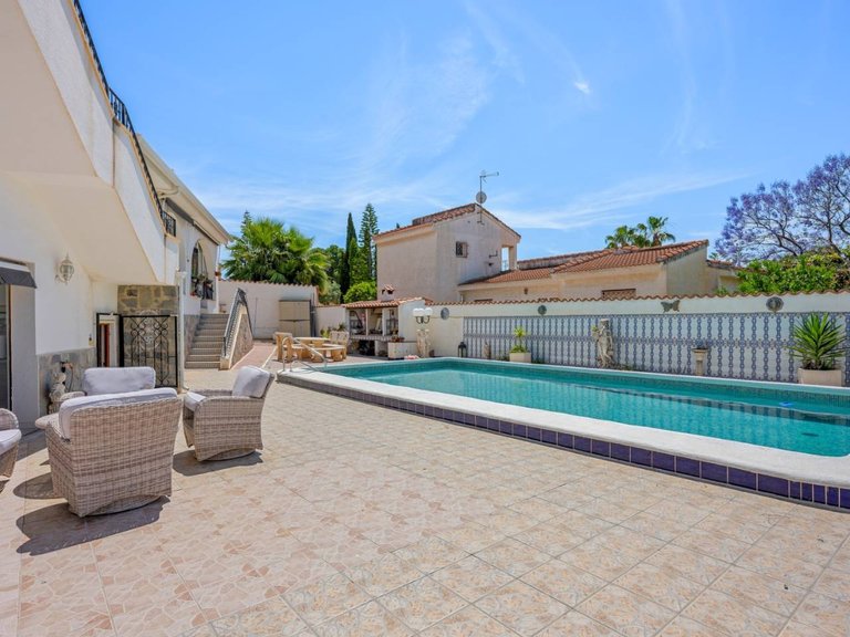 Villa for Sale in Ciudad Quesada, Alicante, 28