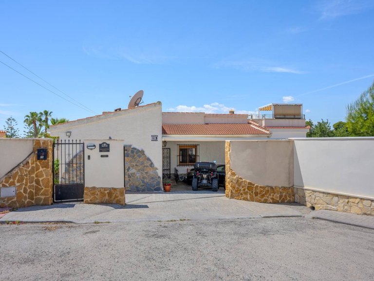 Villa for Sale in Ciudad Quesada, Alicante, 29