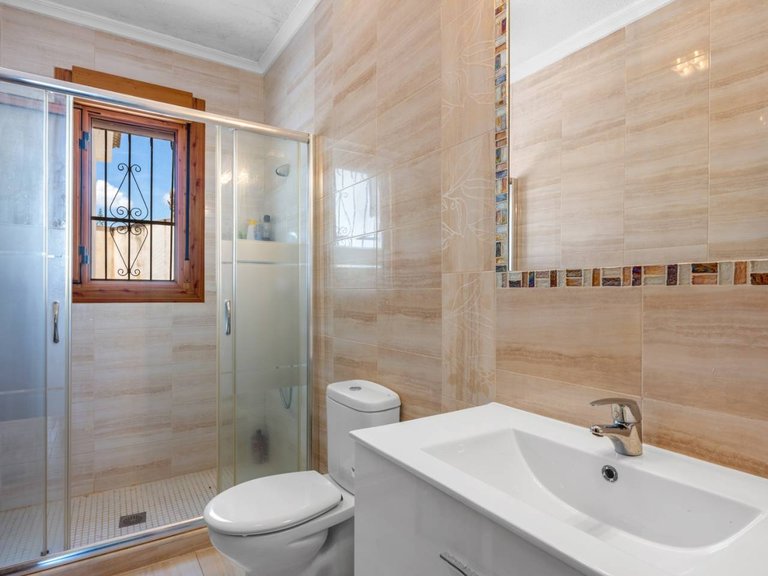 Villa for Sale in Ciudad Quesada, Alicante, 17