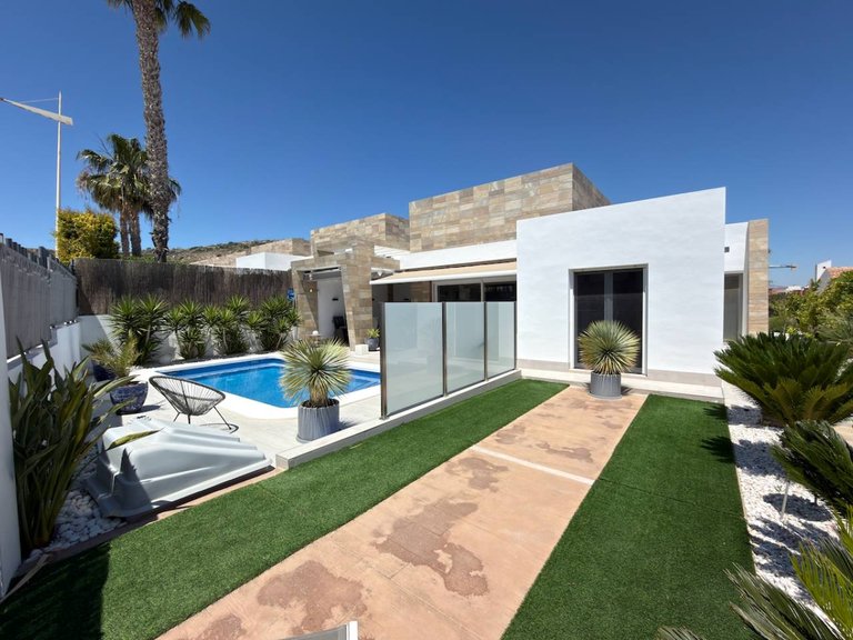 Villa for Sale in La Finca Golf Resort, Alicante 21