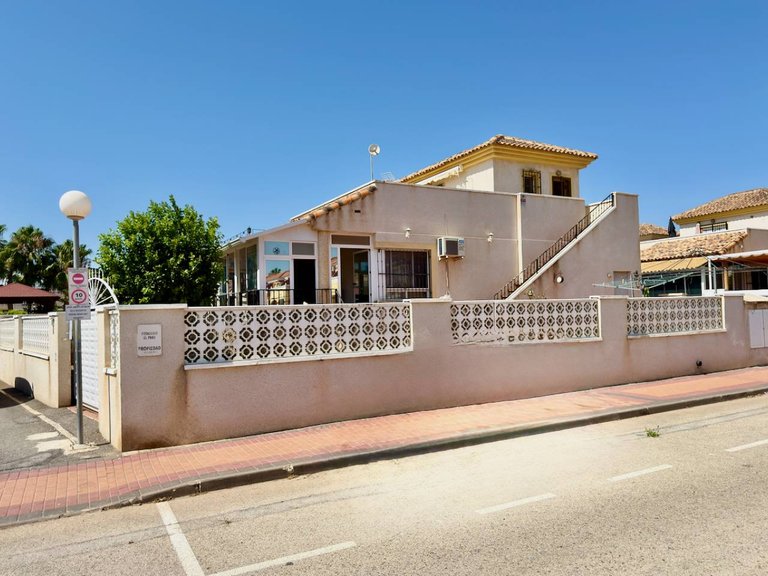 Villa for Sale in Algorfa, Alicante 1