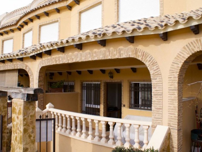 Villa for Sale in Guardamar Del Segura, Alicante 1