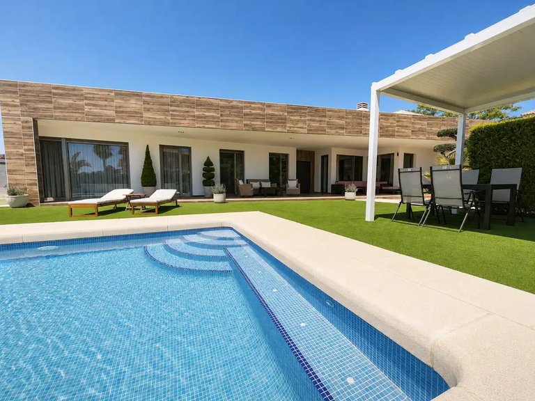 Villa for Sale in Santa Pola, Alicante 2