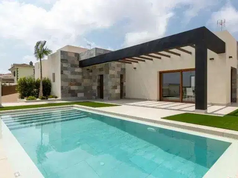 Villa for Sale in Torrevieja, Alicante 1