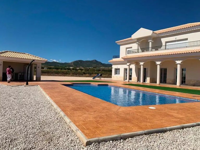 Villa for Sale in Pinoso, Alicante 2